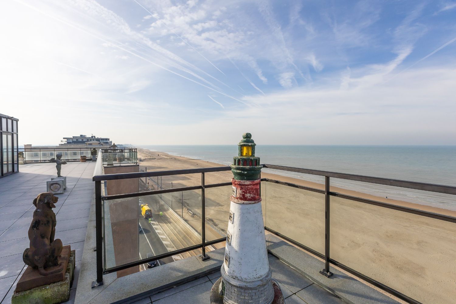 Ruime penthouse met fenomenaal open zicht op de zeedijk van Oostende foto 8