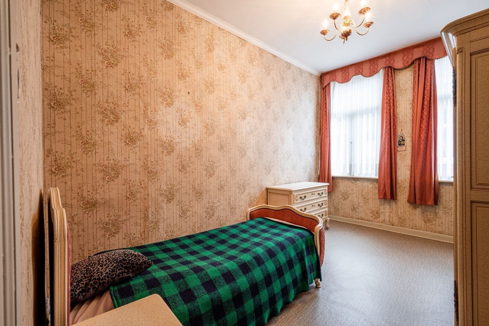 Ruime, te renoveren woning in het centrum van Eeklo foto 8