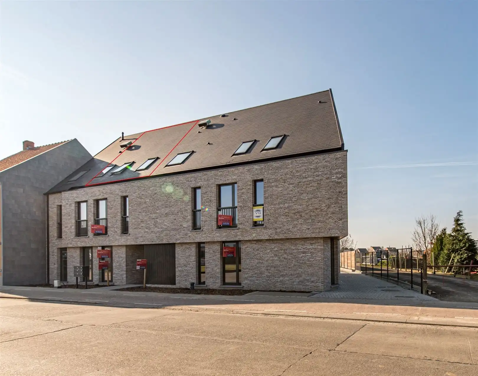 Uniek duplex-appartement in een nieuw appartementsgebouw te Sint-Gillis-Waas foto {{pictureIndex}}