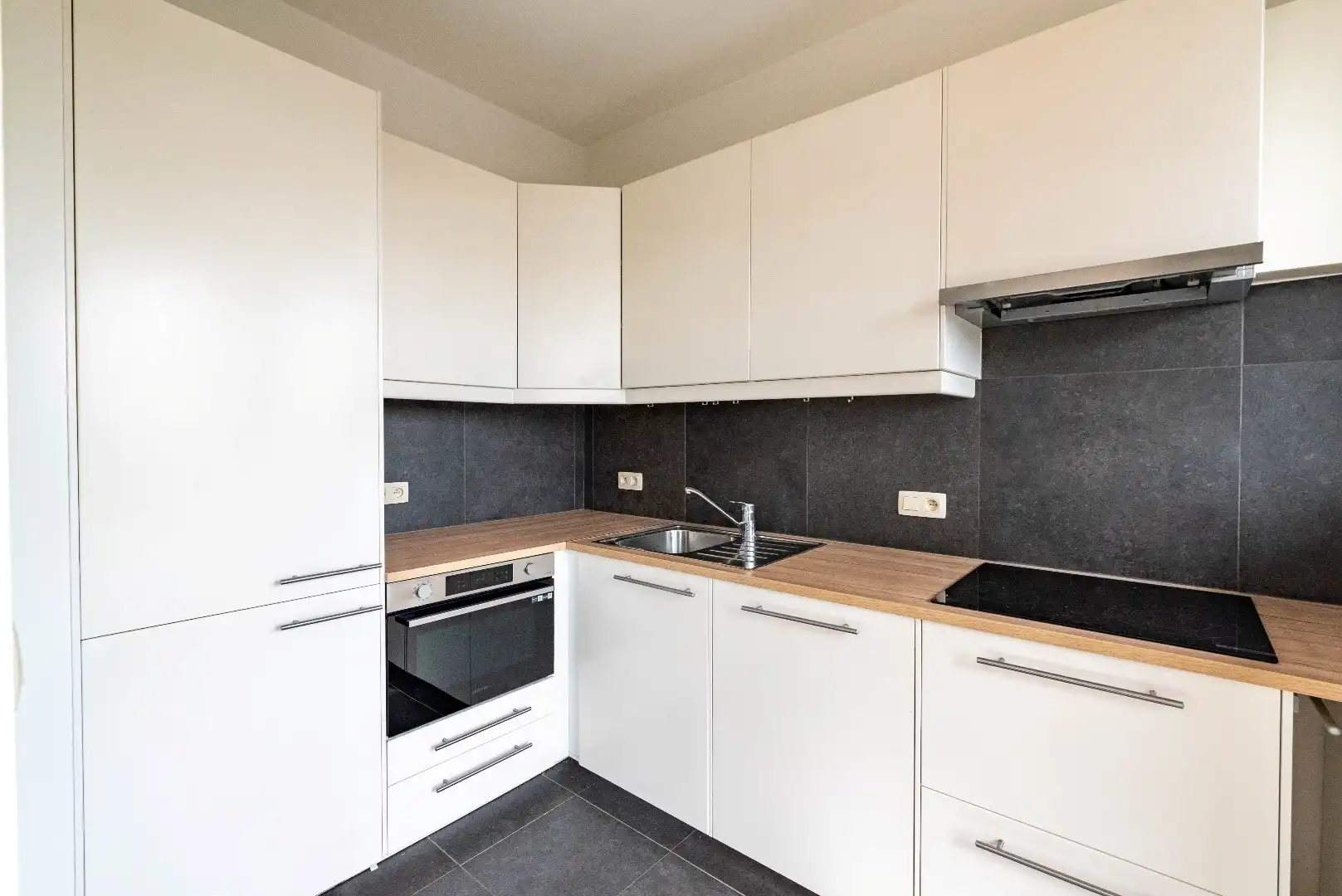 2 slaapkamer appartement met veel lichtinval met uitzicht foto 10