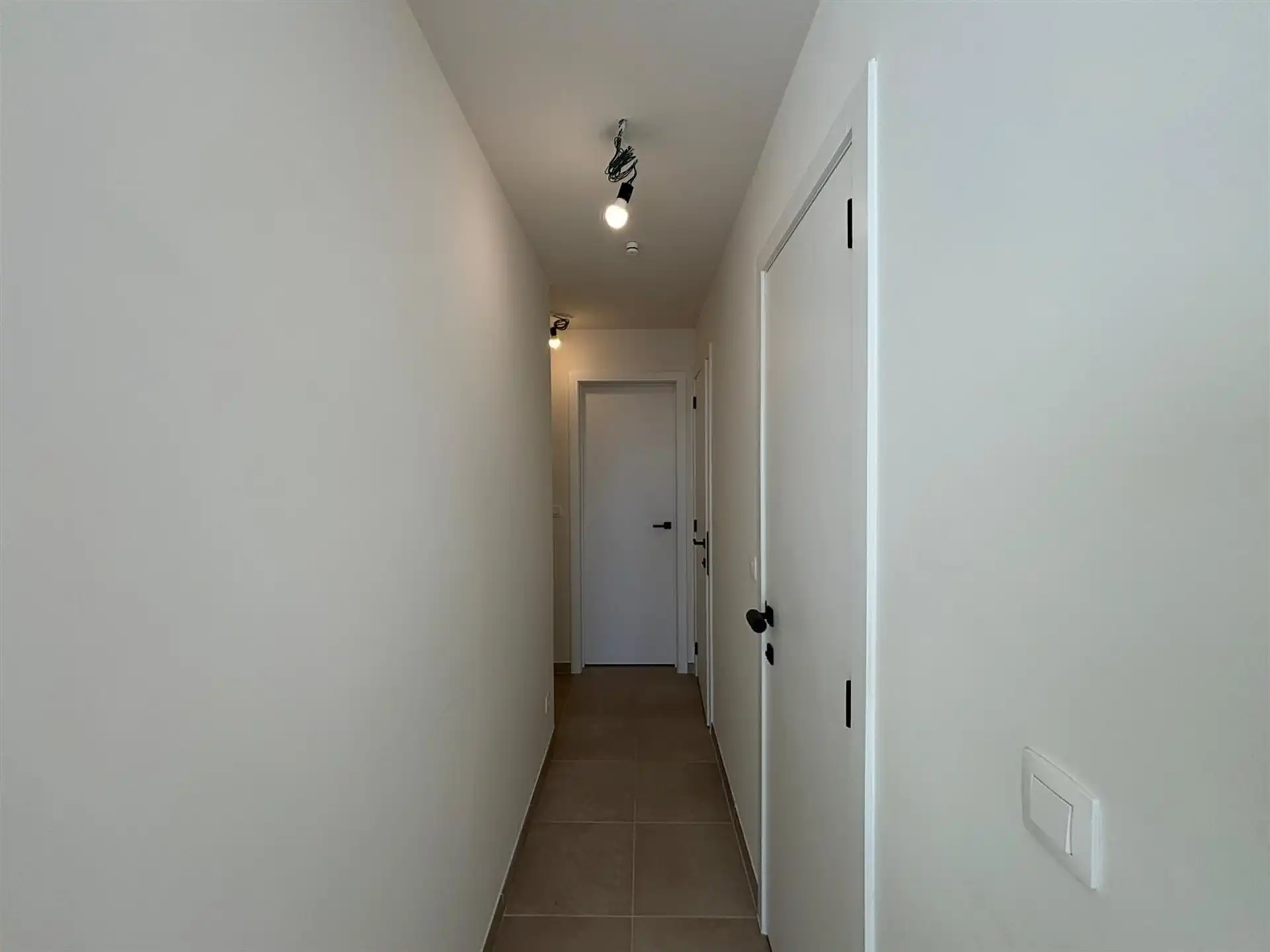 Modern gelijkvloers appartement met private tuin en ruime terrassen in Asse! foto 12