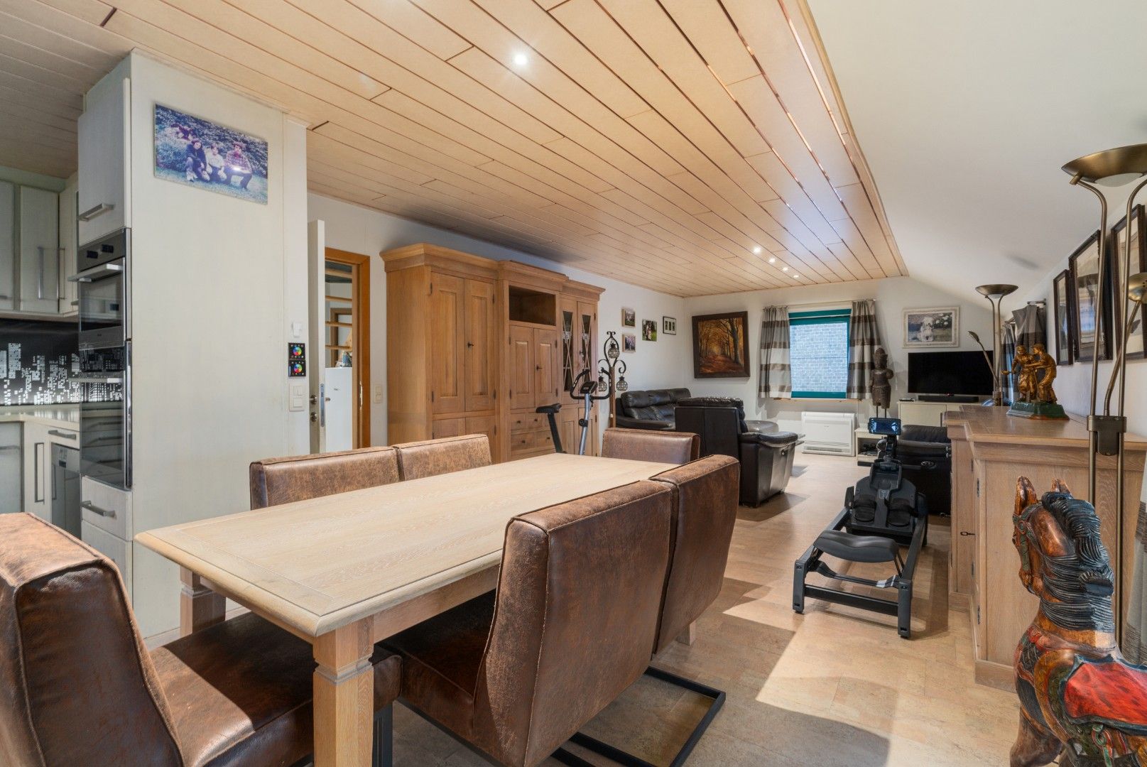 Woning met handelspand te koop in Sleidinge foto 3
