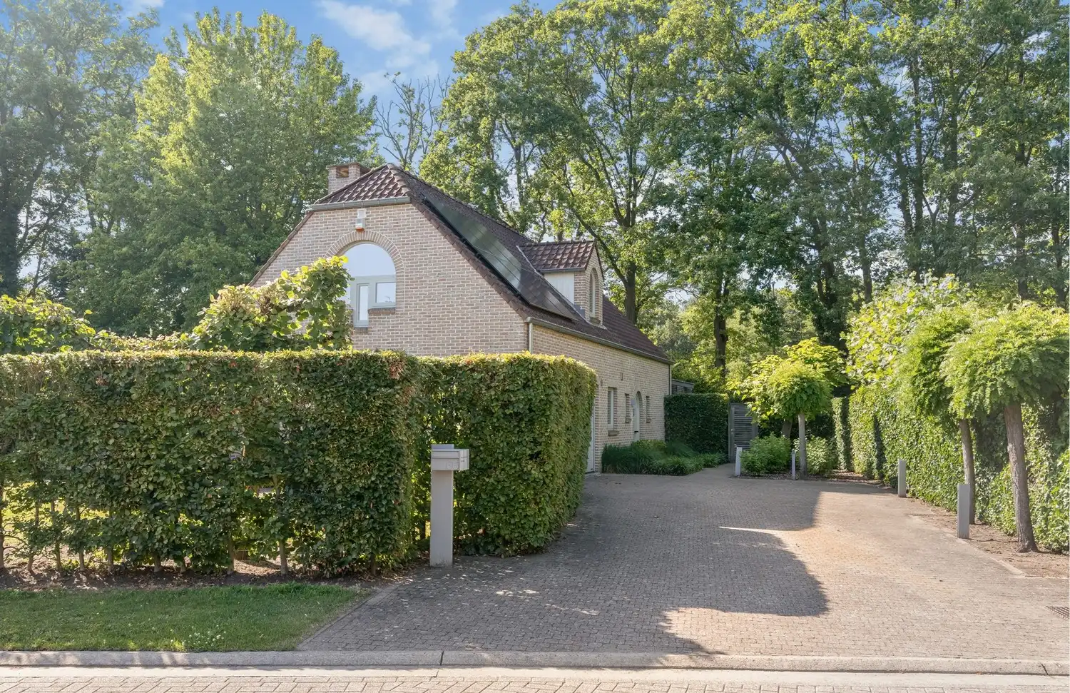 Rustig wonen aan de Borggravevijvers – Hedendaagse gezinswoning met 3 slaapkamers en dubbele inpandige garage foto 2