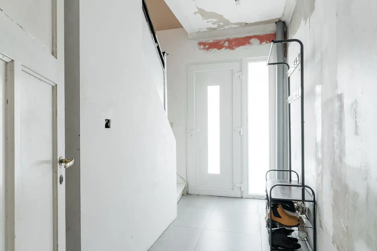 Leuke gezinswoning met 3 slaapkamers nabij de verbindingswegen foto 13