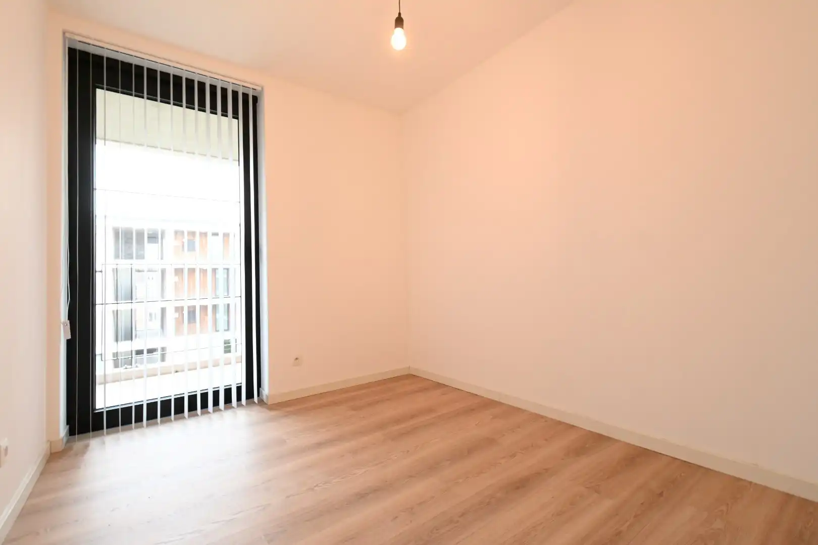 Knap recent appartement met 2 slaapkamers en mooi uitzicht + autostandplaats foto 4