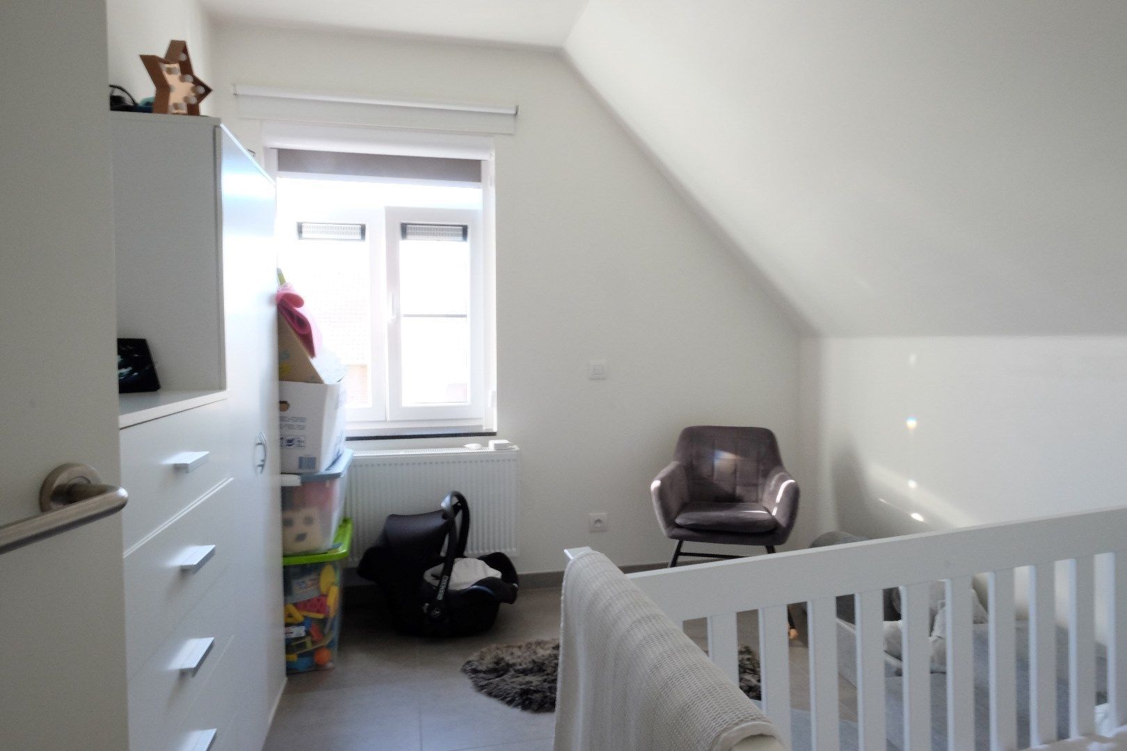 Recente woning met tuin en parkings. foto 12