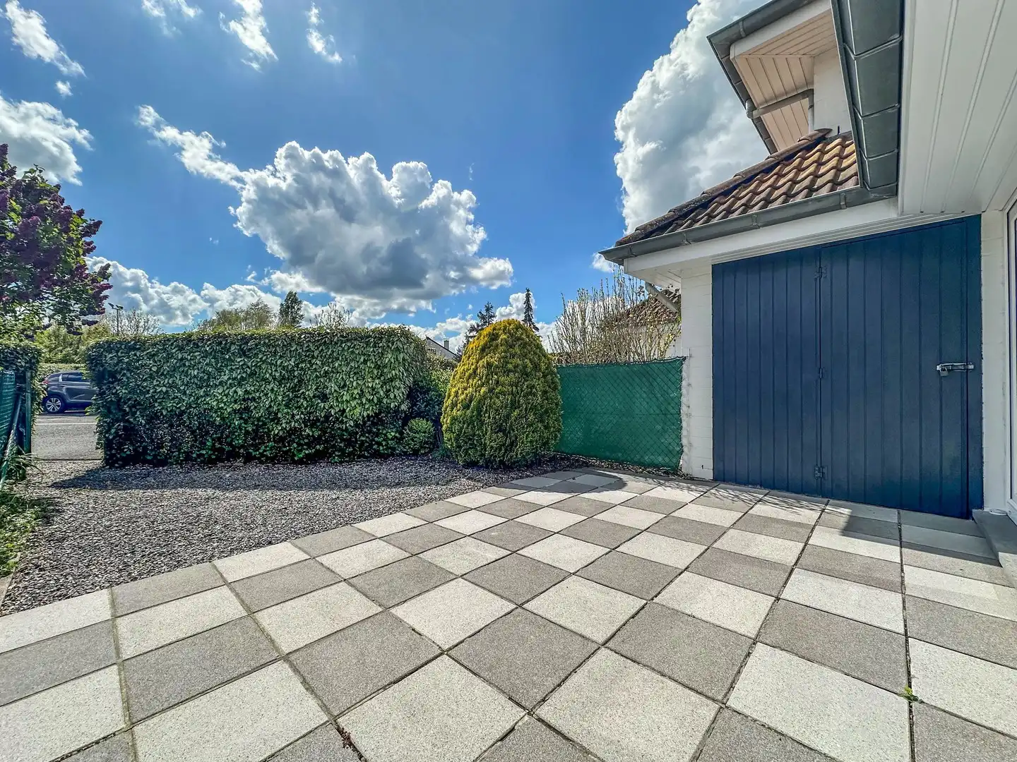 Zongerichte vakantiewoning met gezellig terras, tuin en parking. foto 2