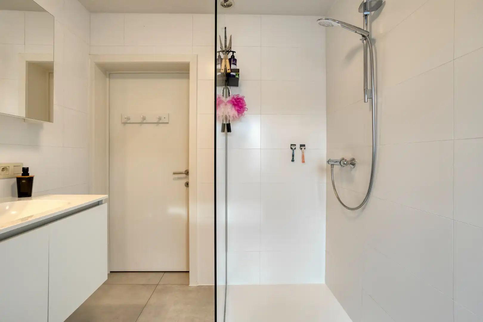 Zeer ruime gerenoveerde woning met 3 à 4 slaapkamers en garage! foto 15