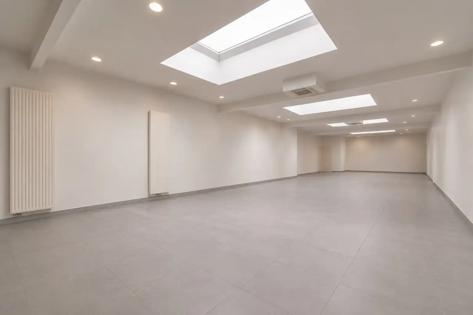 INSTAPKLAAR HANDELS-/KANTOORGELIJKVLOERS (334m²) foto 5