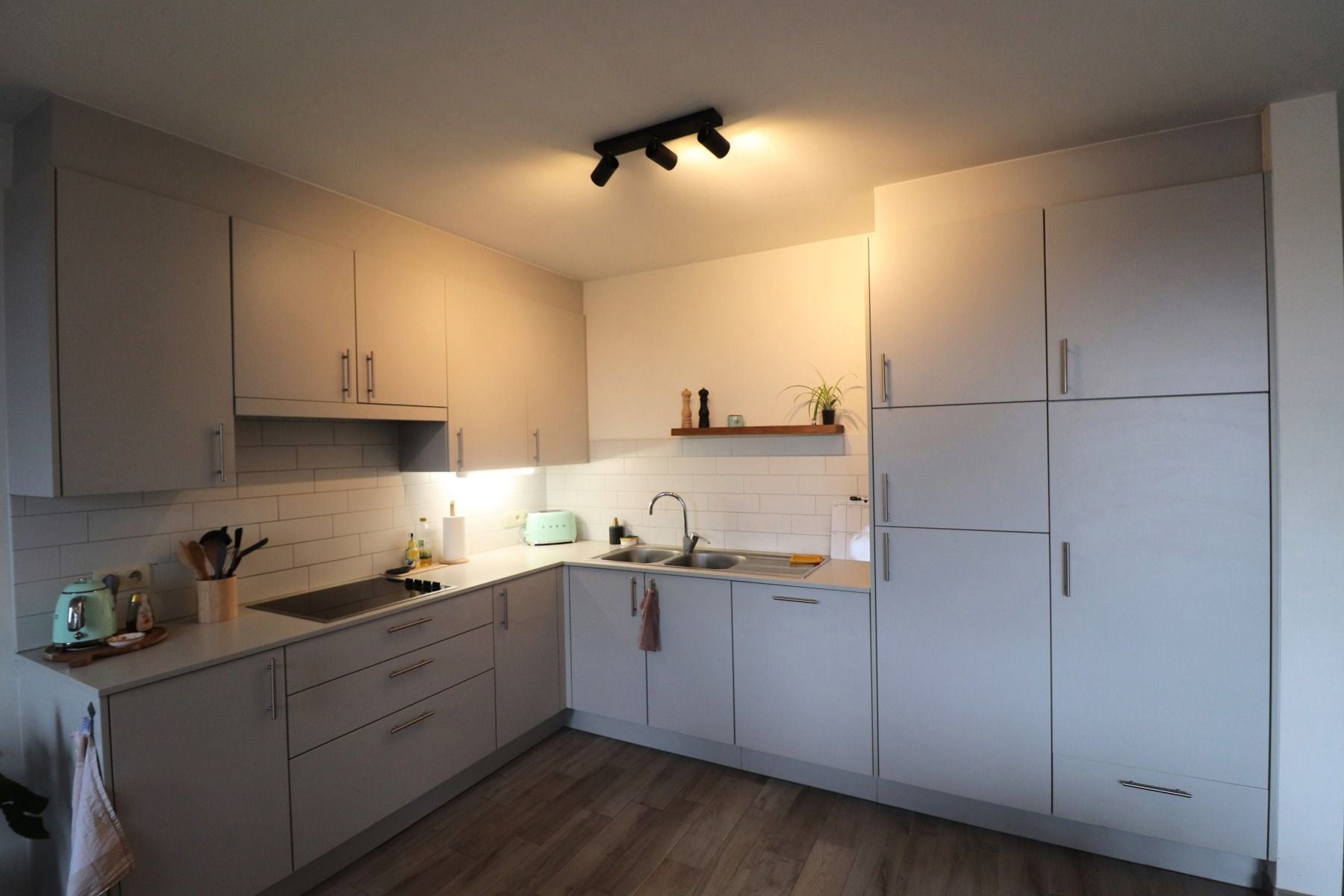 Een appartement op de eerste verdieping rechts met 2 slaapkamers, lift, terras en carport foto 6