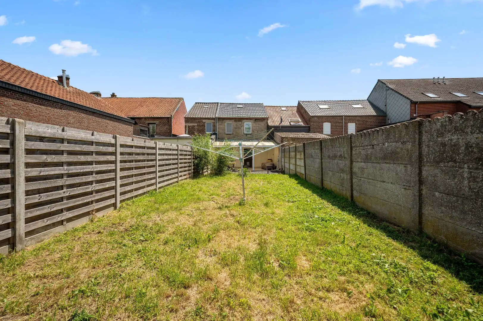 Instapklare rijwoning in het landelijke Linter, 2 slaapkamers, met tuin foto 2