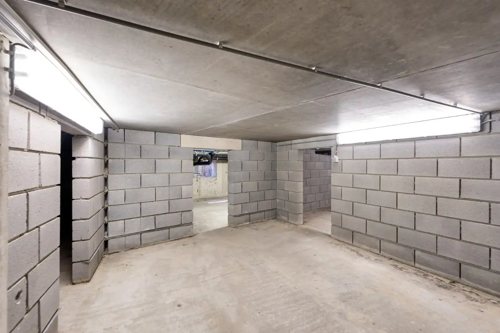Handelspand, 150m², met 1-slaapkamerappartement op topligging in het centrum  foto 24