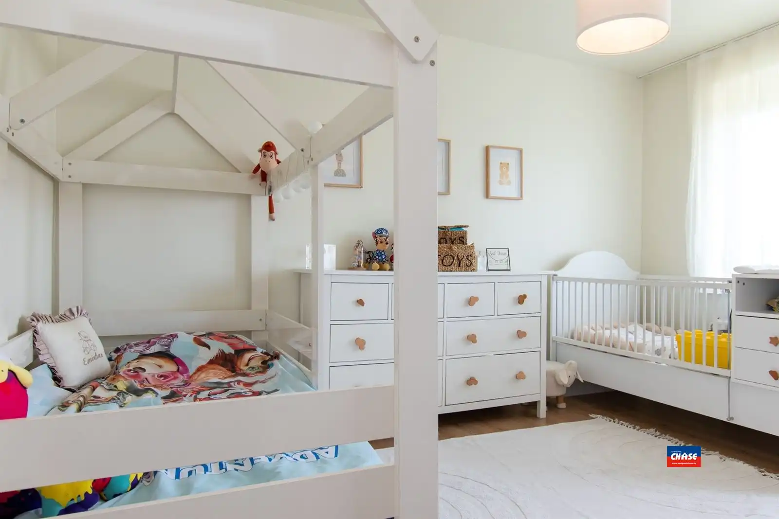 Gerenoveerde woning met 3 slpks, tuin en 2 garages foto 15