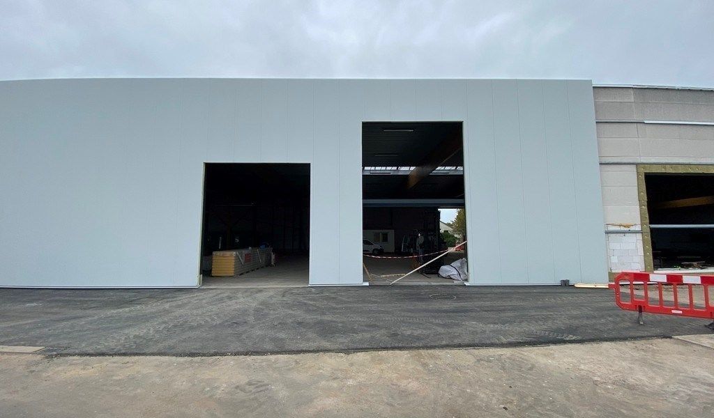 Gerenoveerd magazijn te huur aan A12 in Wilrijk foto 2