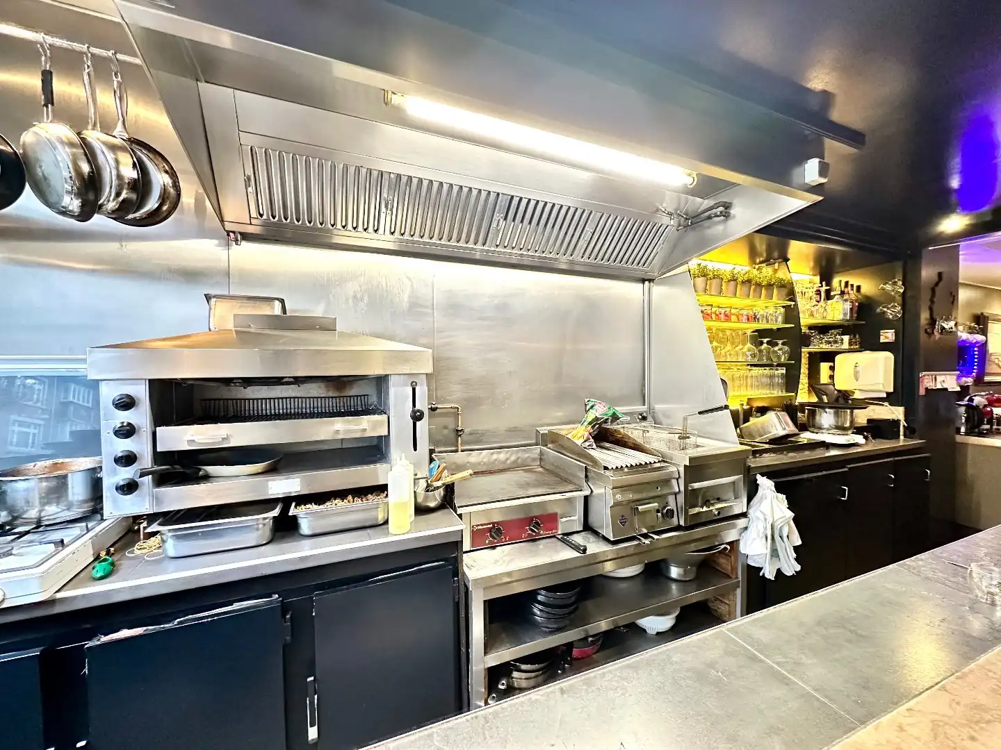 TE KOOP: goed draaiende horecazaak met woonst in centrum Tongeren foto 4