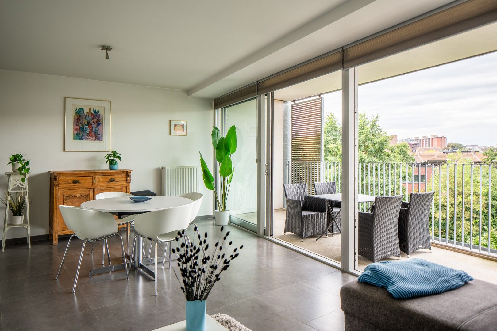 Bemeubeld 2-slaapkamer appartement met groot terras foto {{pictureIndex}}