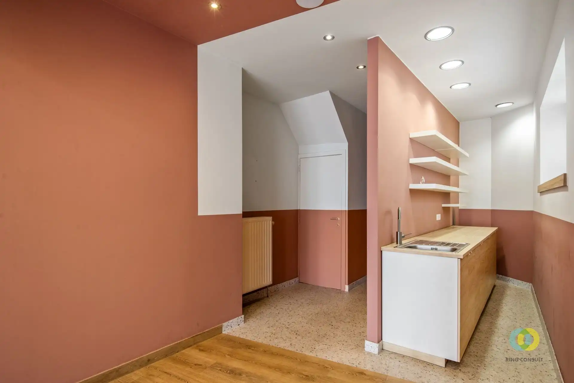 Gebouw met handelsgelijkvloers en duplexappartement foto 4