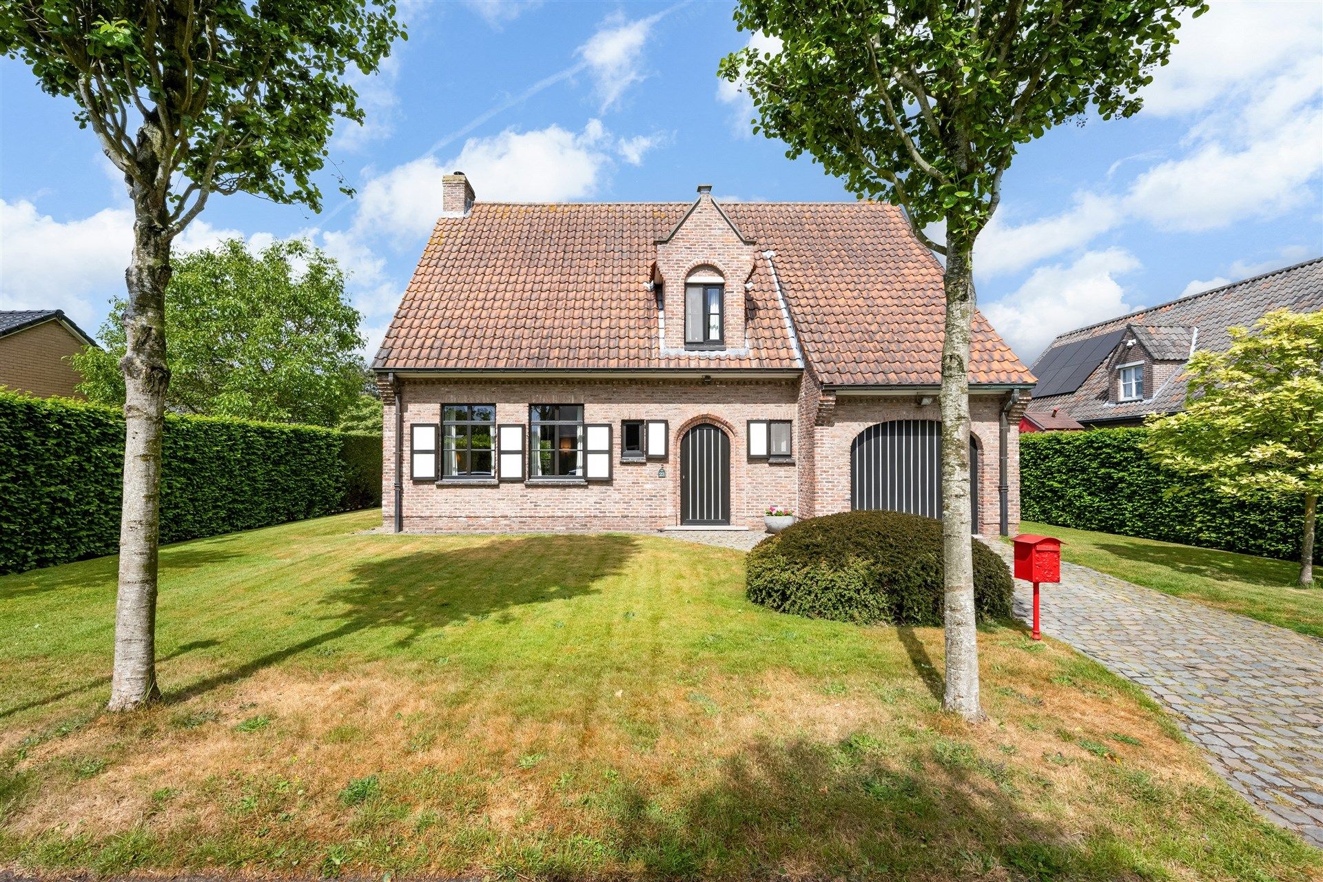 Topper! Instapklare woning in residentiële buurt, met zonnige tuin! foto {{pictureIndex}}