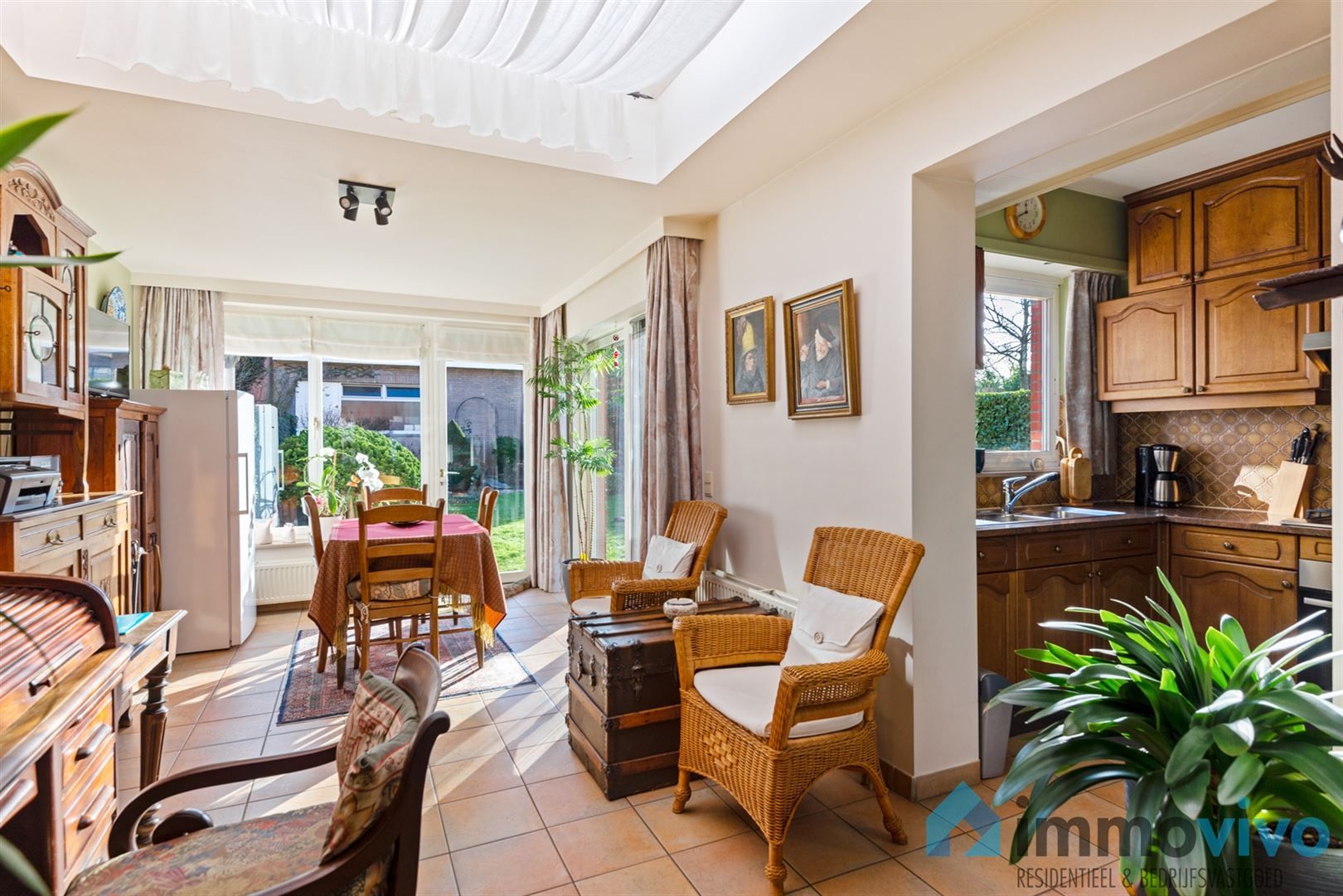 Ruime half-open bebouwing met 6 slpk's, tuin en 2 garageboxen foto 9