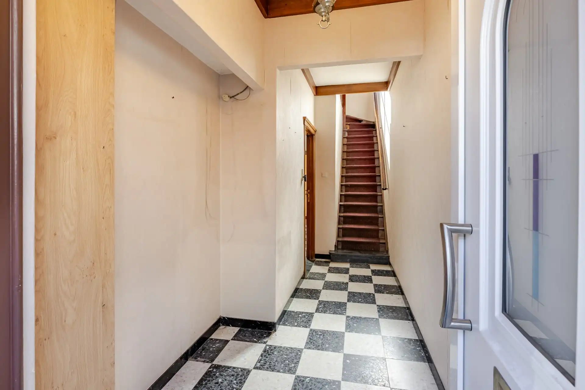 Te renoveren woning met 3 slks en zuidgerichte tuin foto 2