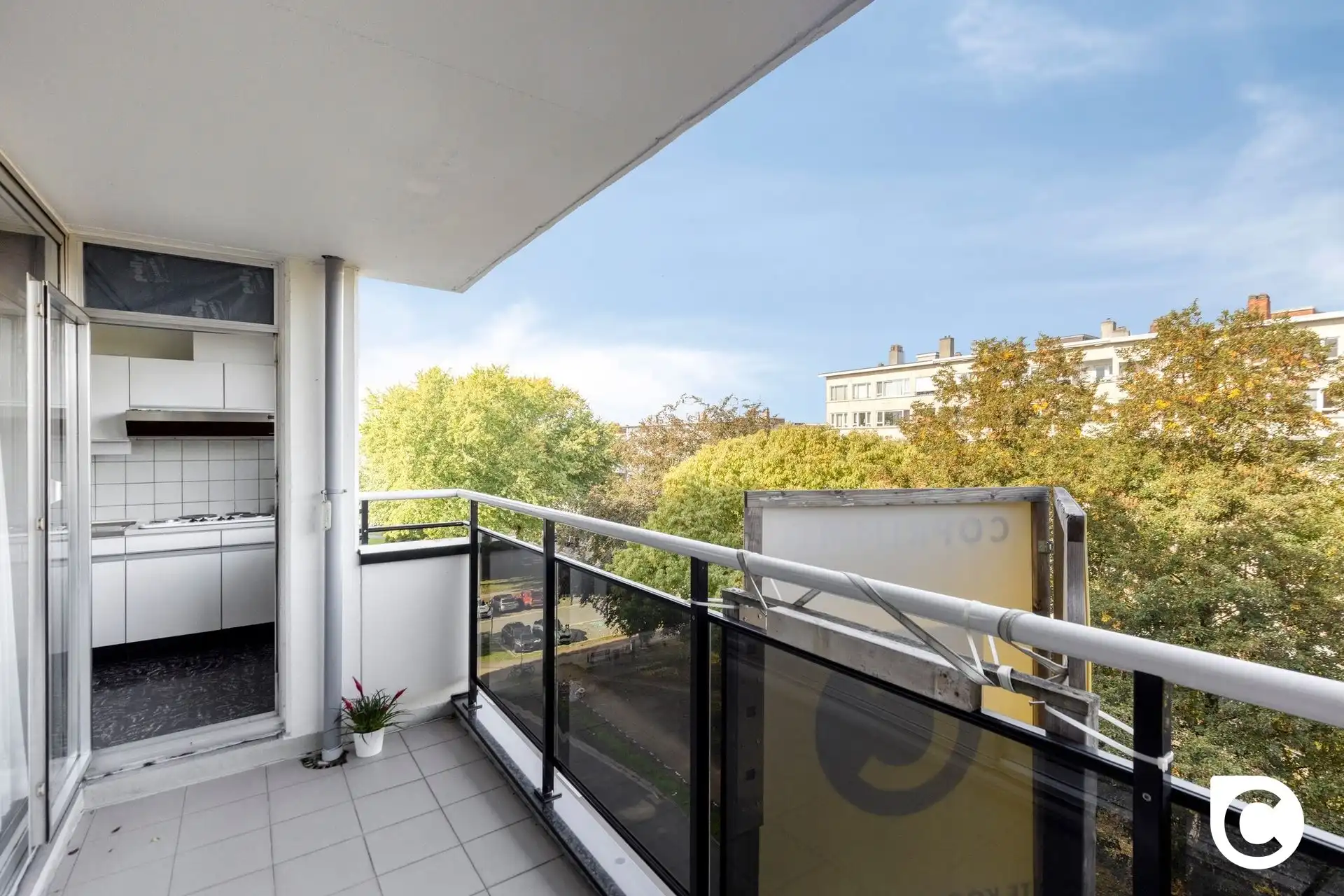 Ruim één slaapkamer app + garage foto 4