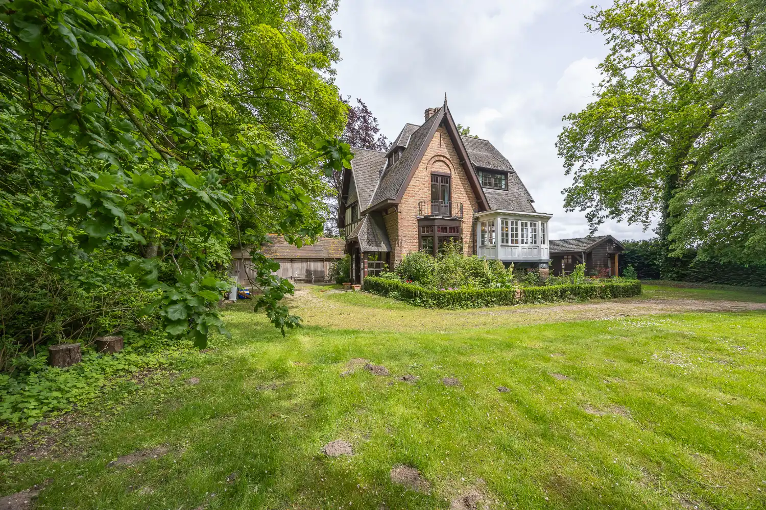 Karaktervolle woning op uniek domein foto 3