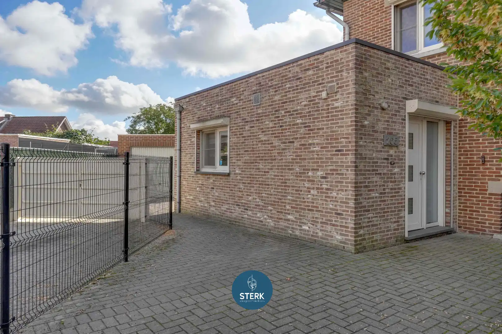 INSTAPKLARE WONING MET 3 SLPKS OP EEN CENTRALE LOCATIE TE MAASMECHELEN !  foto 18