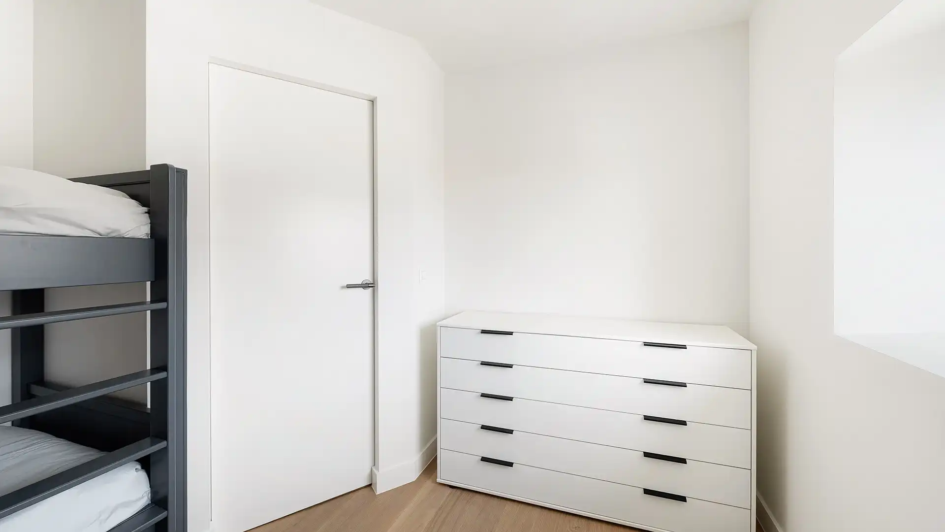 Exclusief gerenoveerd duplex-appartement met zonneterras op wandelafstand van het Albertstrand foto 23