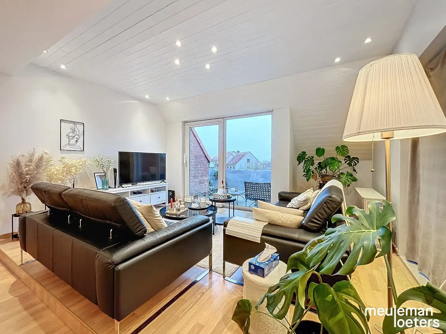 Lichtrijk appartement  met drie slaapkamers foto 4