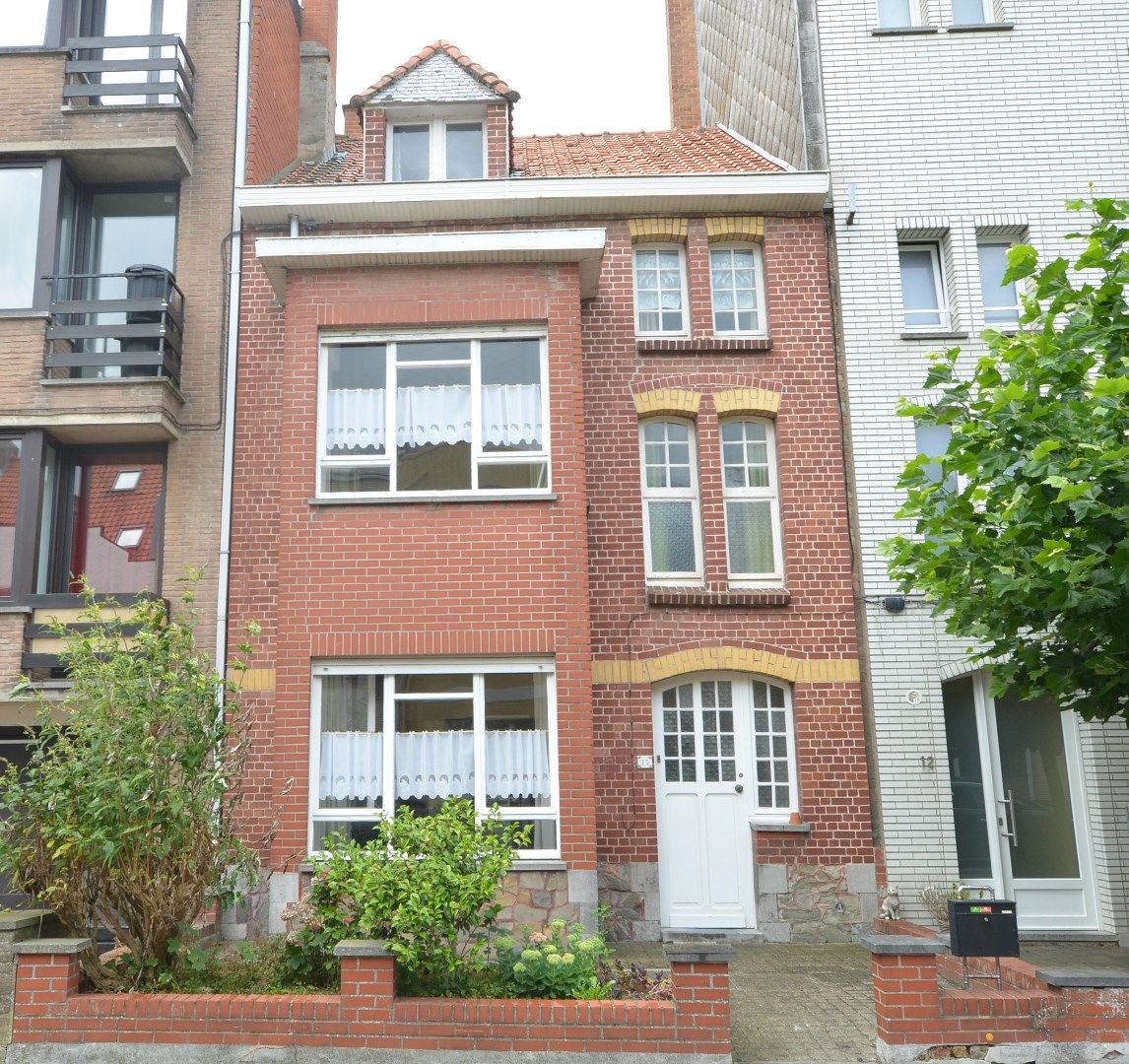 Te renoveren karaktervolle ruime woning met zonnige tuin foto {{pictureIndex}}