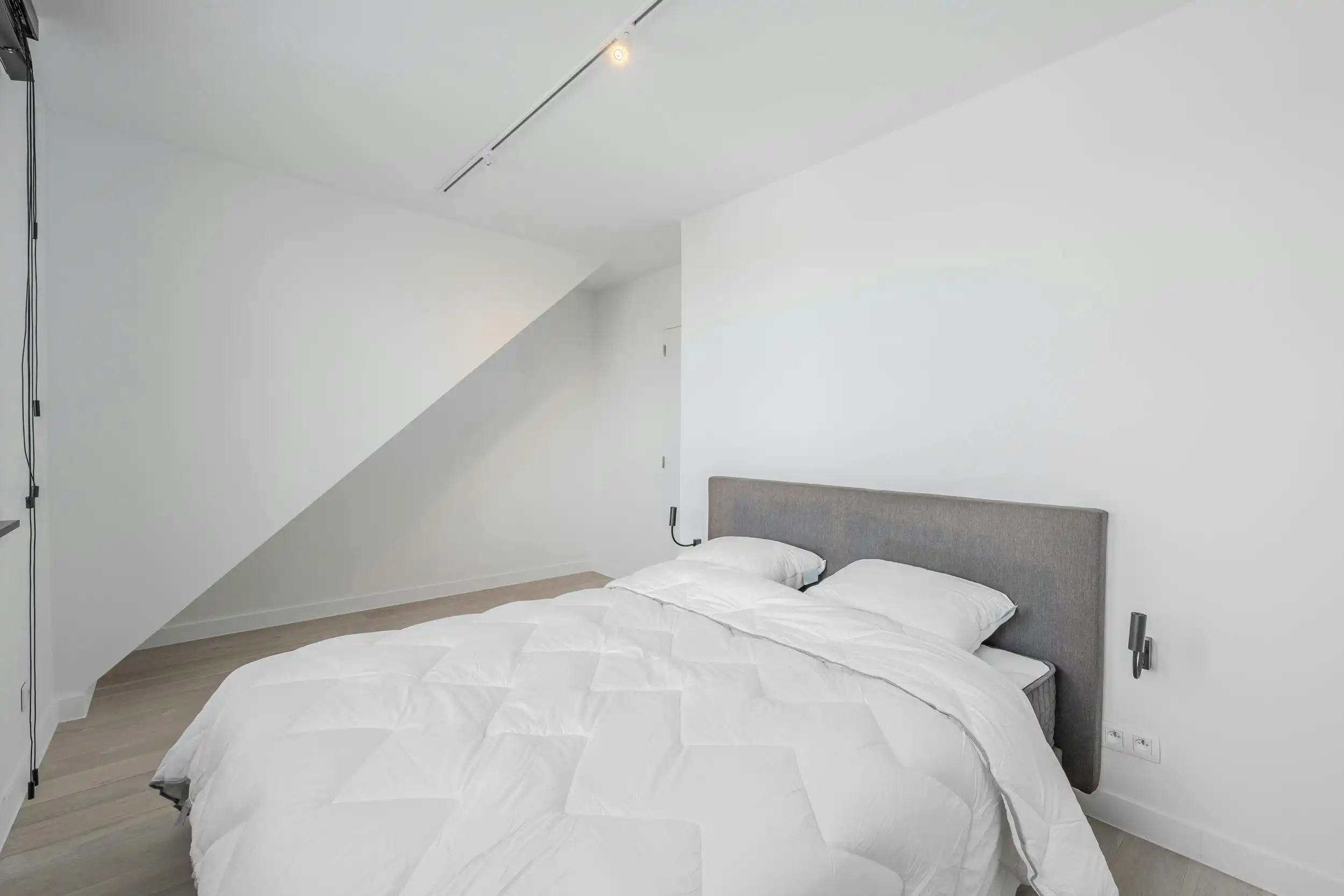 Magnifiek gerenoveerd duplexappartement te Oostende foto 16