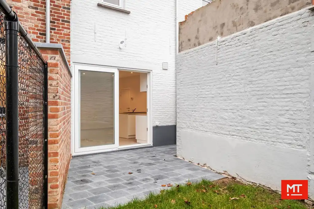 Instapklare halfopen woning met 3 slaapkamers, tuin en uitweg in de dorpskern van Ledegem foto 6