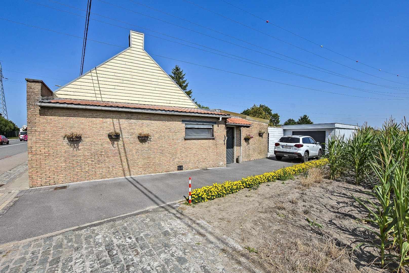 Gezellige halfopen woning te Diksmuide! foto 2