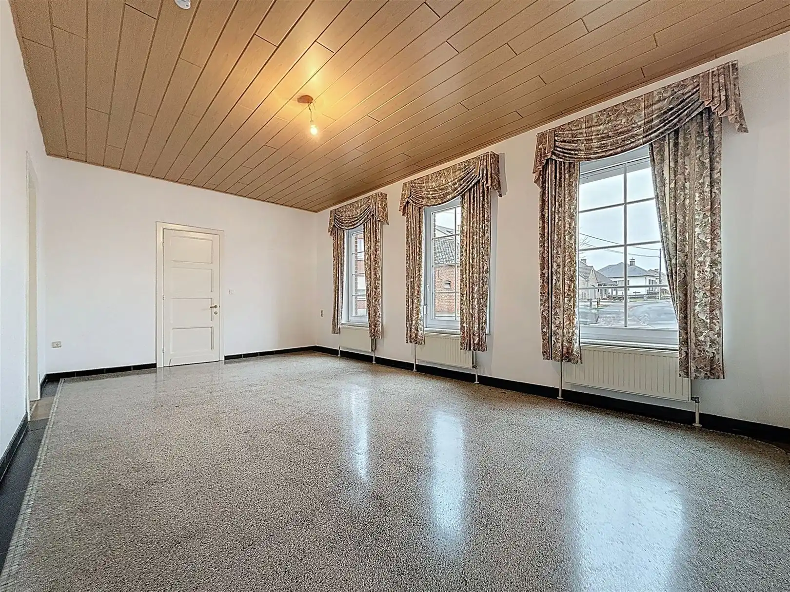 Ruime woning met 4 slpks en verhuurde studio + tuin foto 9