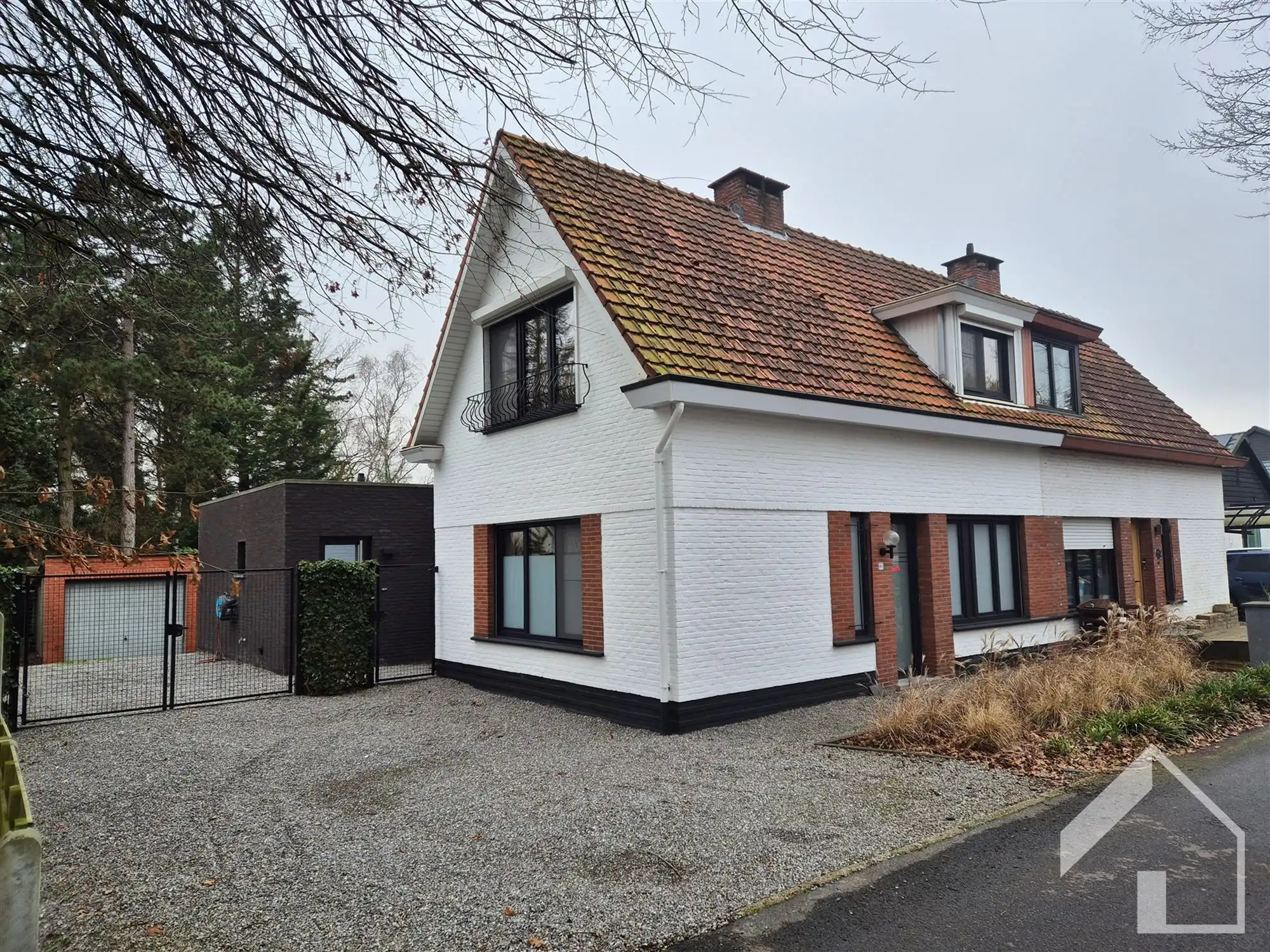 Lichtrijke huurwonig met leuke tuin, terras,oprit en 3 ruime slaapkamers nabij het centrum van Maria-ter-heid (Brasschaat) foto {{pictureIndex}}