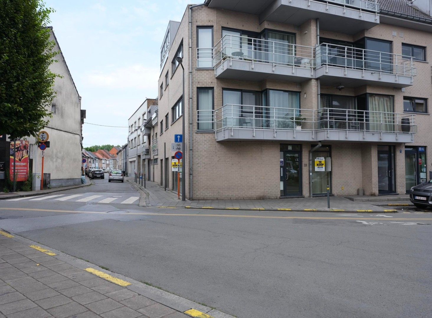 Centraal gelegen gelijkvloerse kantoorruimte te Aalst foto 7