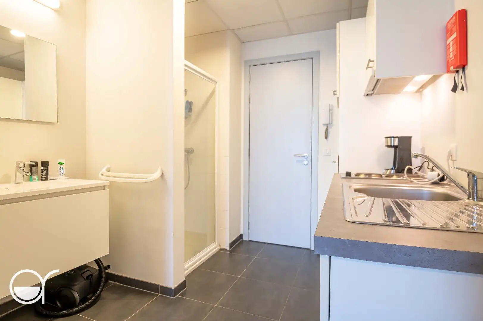 Studentenkamer met eigen douche en kitchenette in "Blaisantpark" foto 9