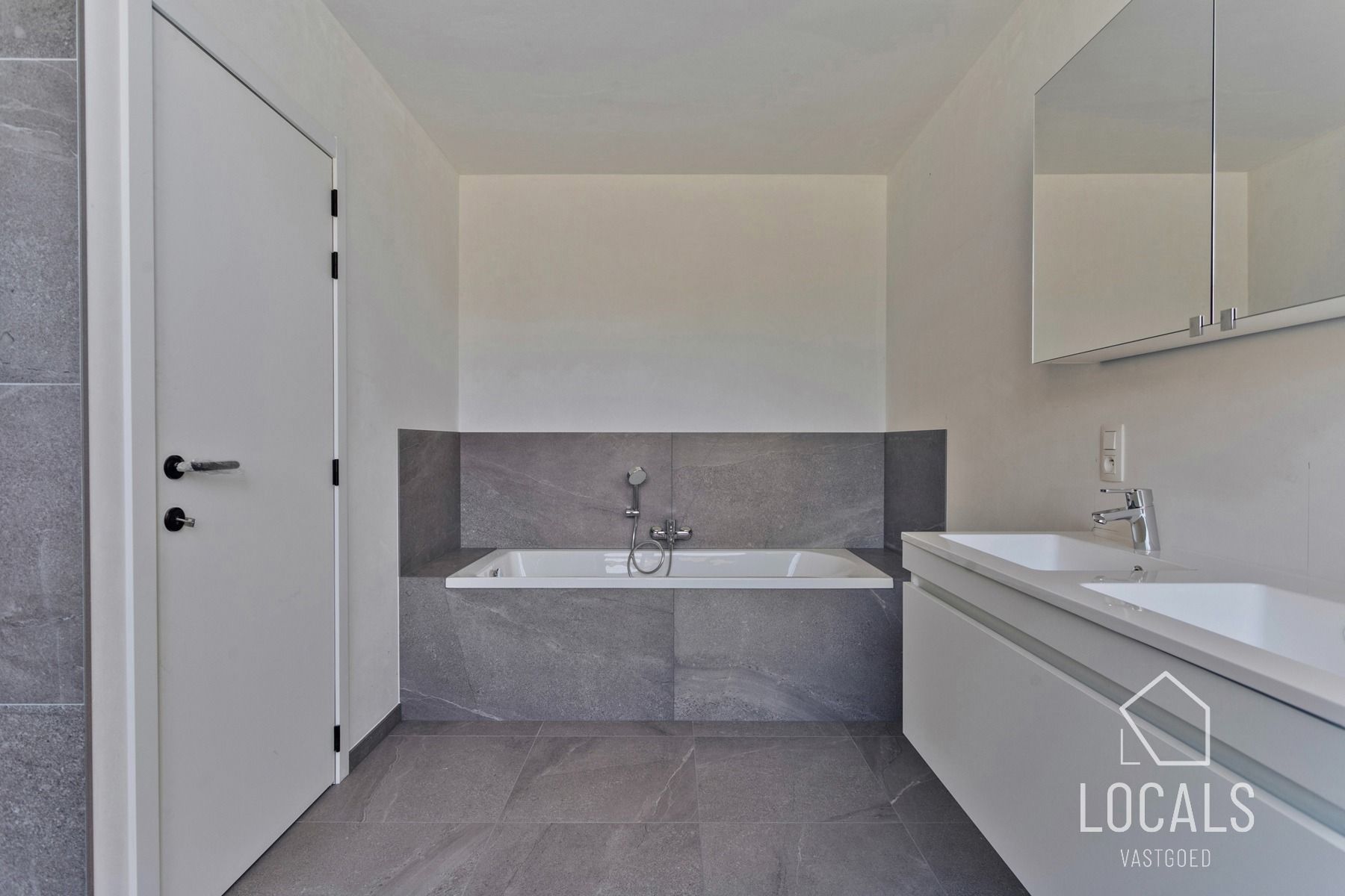 Ruime HOB met garage, tuin & 3 slaapkamers op toplocatie! foto 11