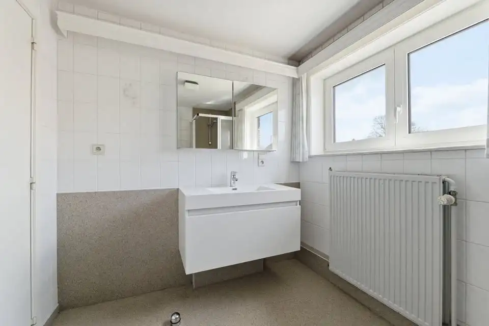 Instapklare gezinswoning met 3 slaapkamers en ruime tuin en garage in Tongeren foto 27