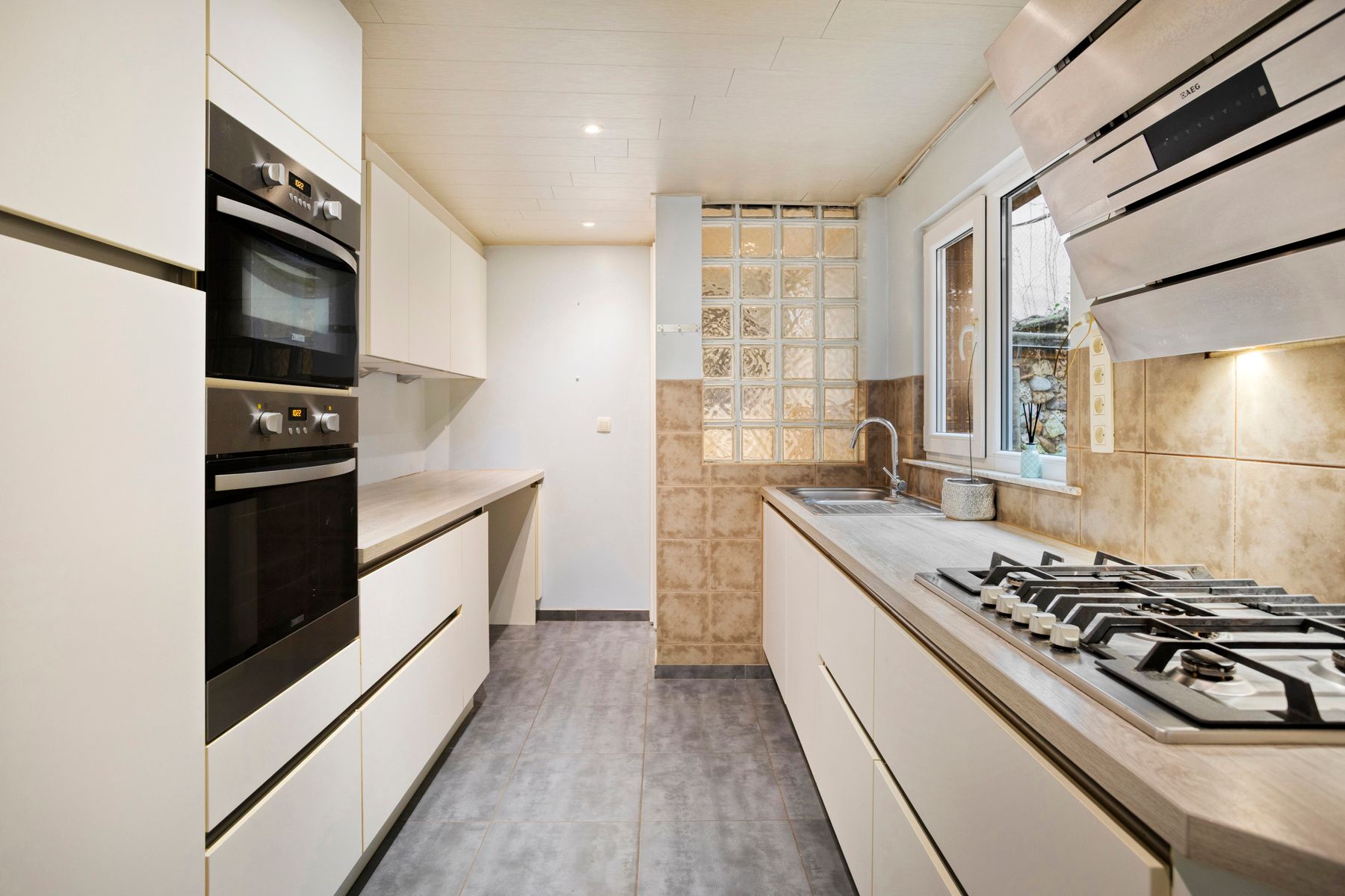 Woning met 6 slaapkamers. foto 6