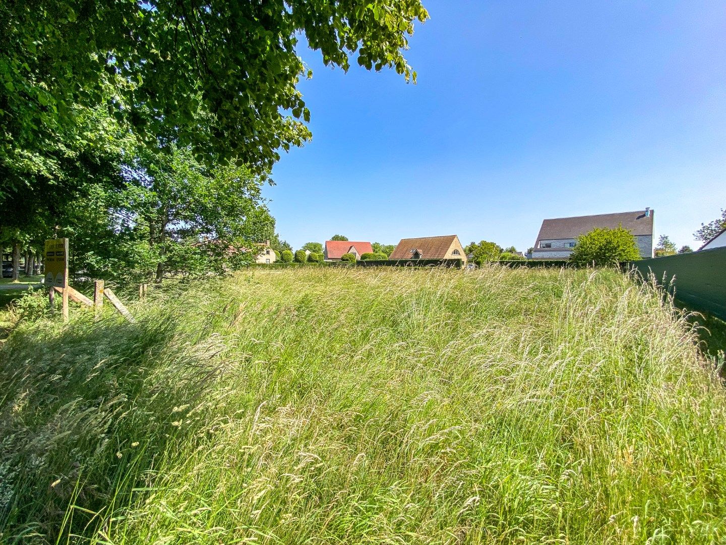Ruim perceel van 1064 m² in residentiële wijk bestemd voor open bebouwing te Oostduinkerke (Koksijde). foto 3