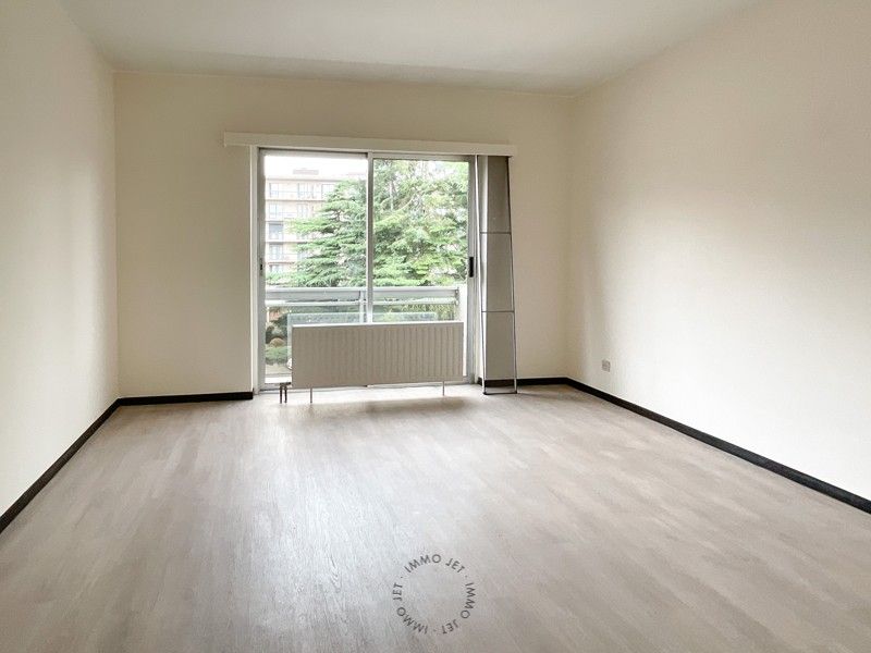 Instapklaar appartement met twee slaapkamers, terras en autostaanplaats in hartje Beveren foto 5