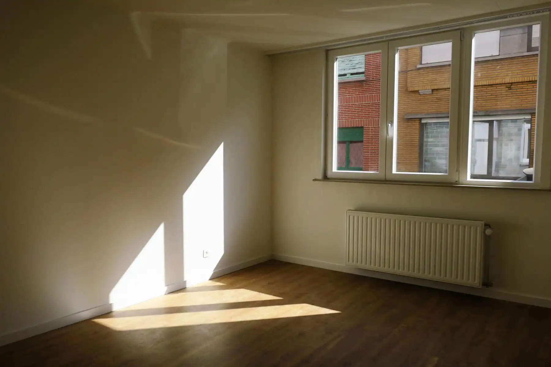 Gelijkvloers, 2-slpk appartement met garage nabij station foto 10
