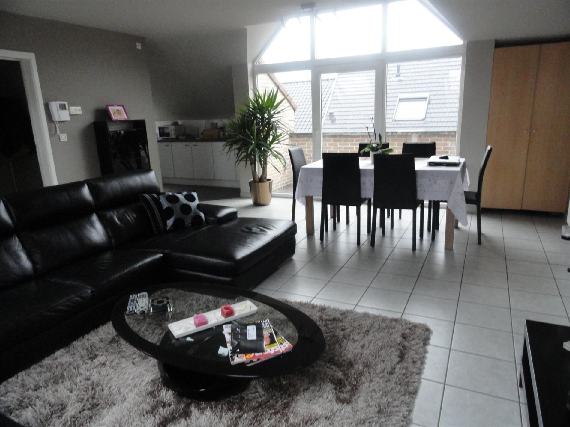 Comfortabel appartement in centrum van Bilzen, 2 slpk, balkon en ondergrondse autostandplaats  foto 4