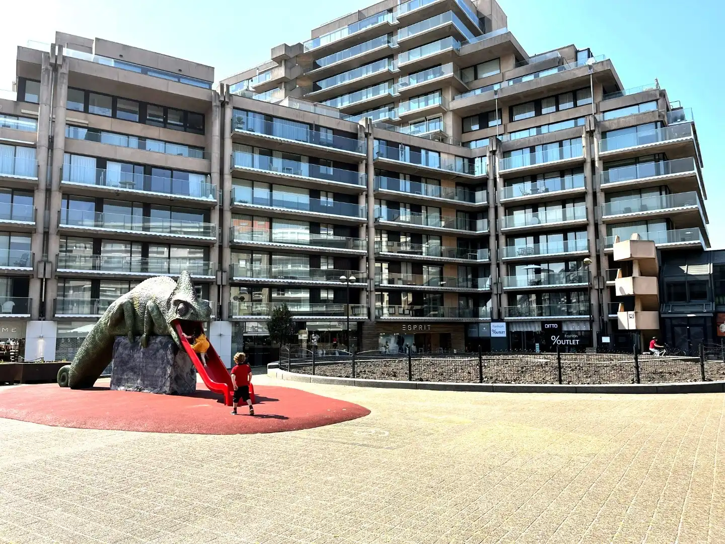 Winkel (W5) te huur Van Bunnenplein foto {{pictureIndex}}