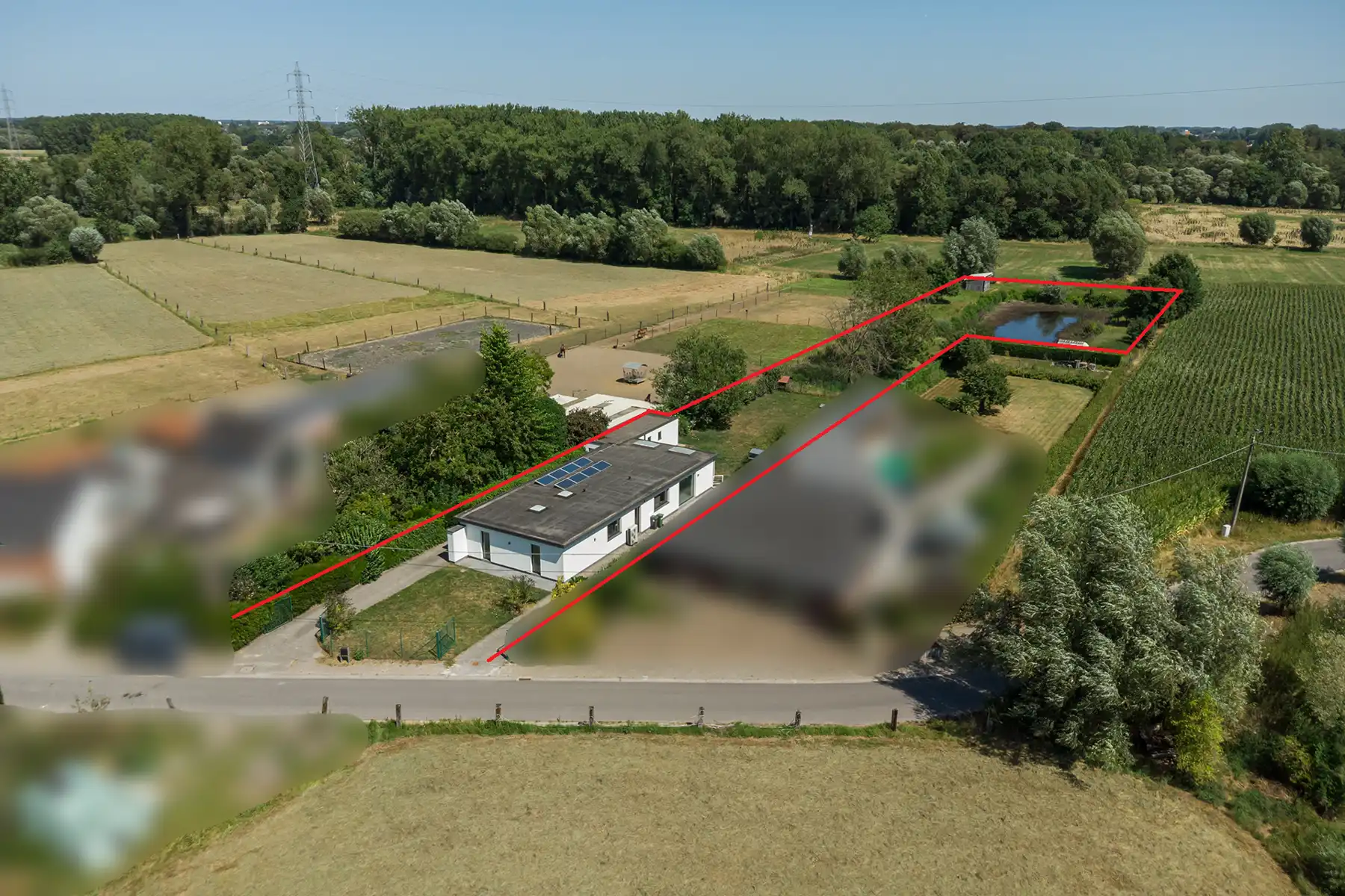 Instapklare bungalow op een perceel van ruim 40 are foto {{pictureIndex}}