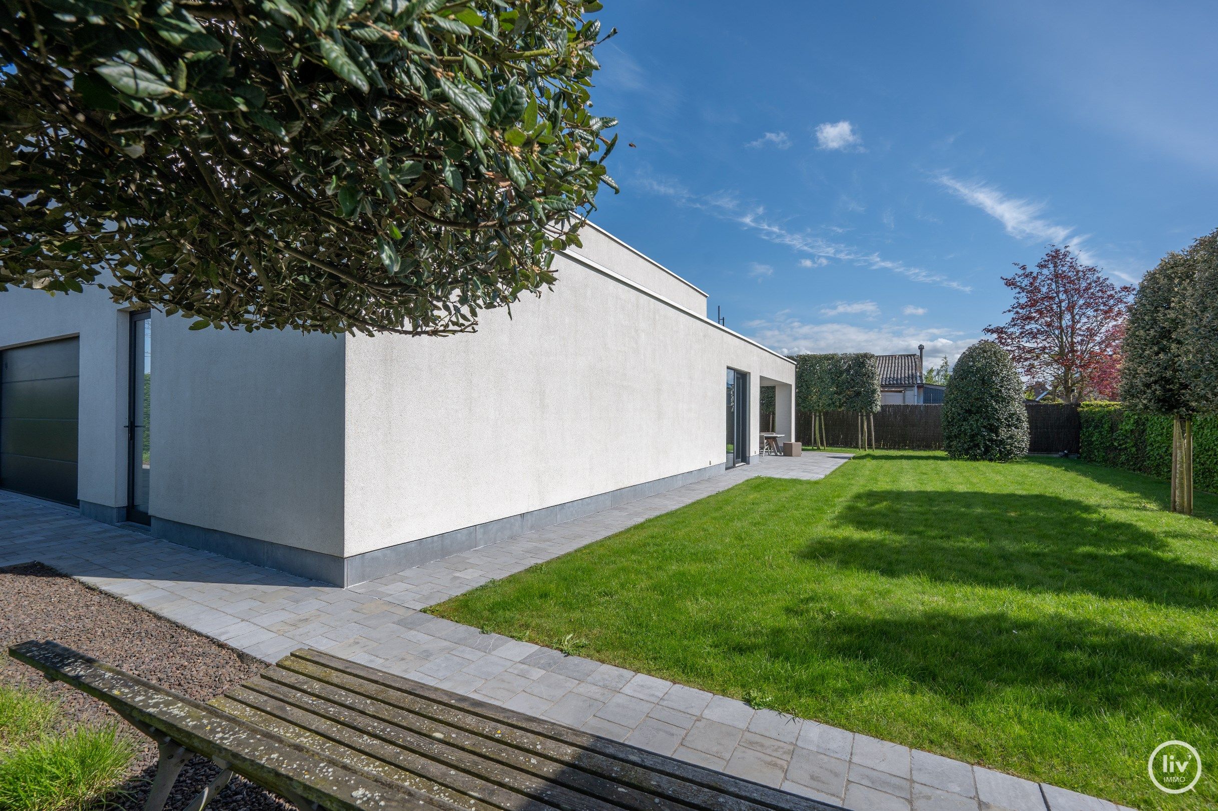 Moderne villa (2017) genietend van veel lichtinval en voorzien van heel wat comfort gelegen vlakbij het centrum van Knokke. Garage voor 6 wagens toegankelijk vi foto 34