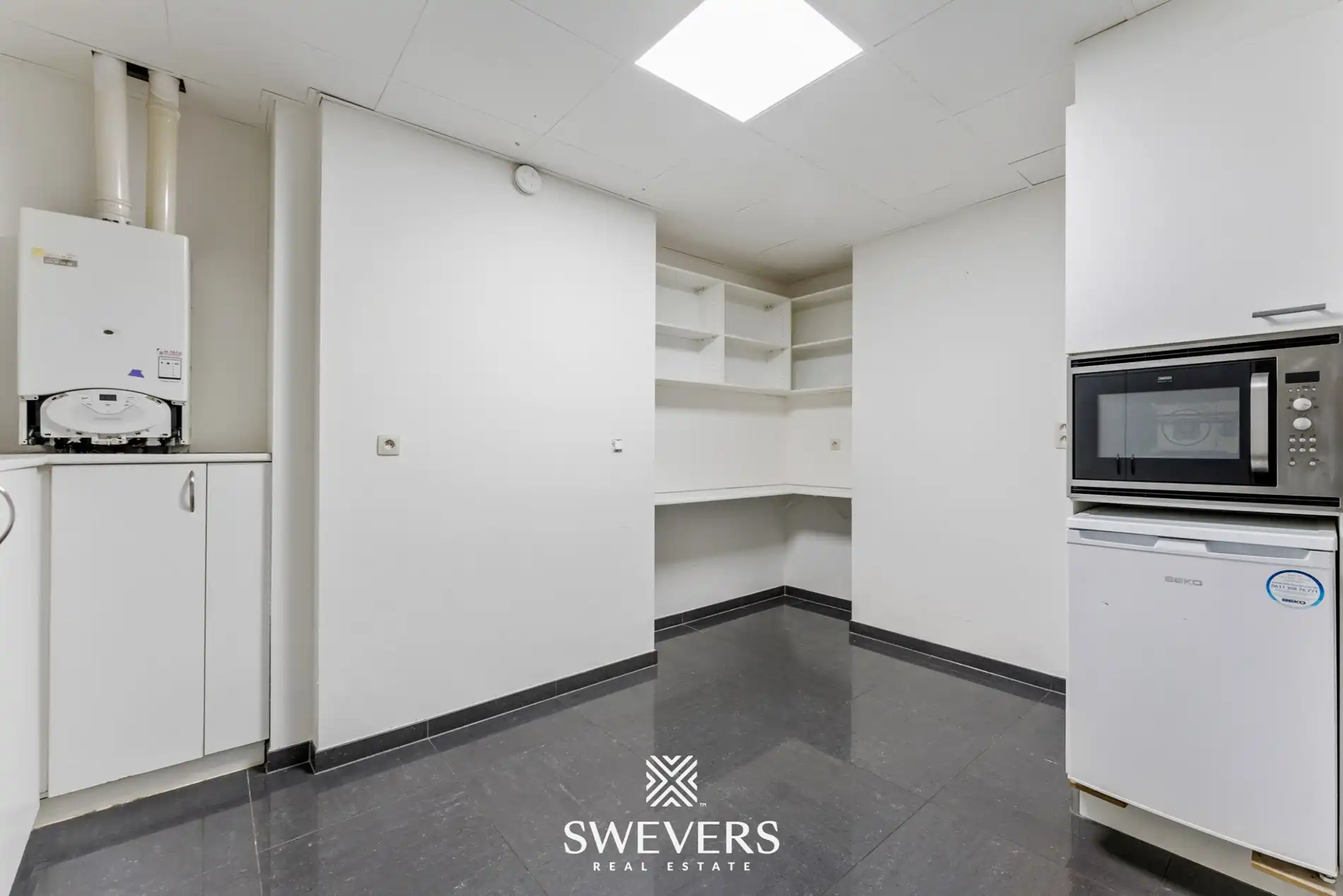 Instapklaar handelspand op toplocatie in Heusden-Zolder foto 15