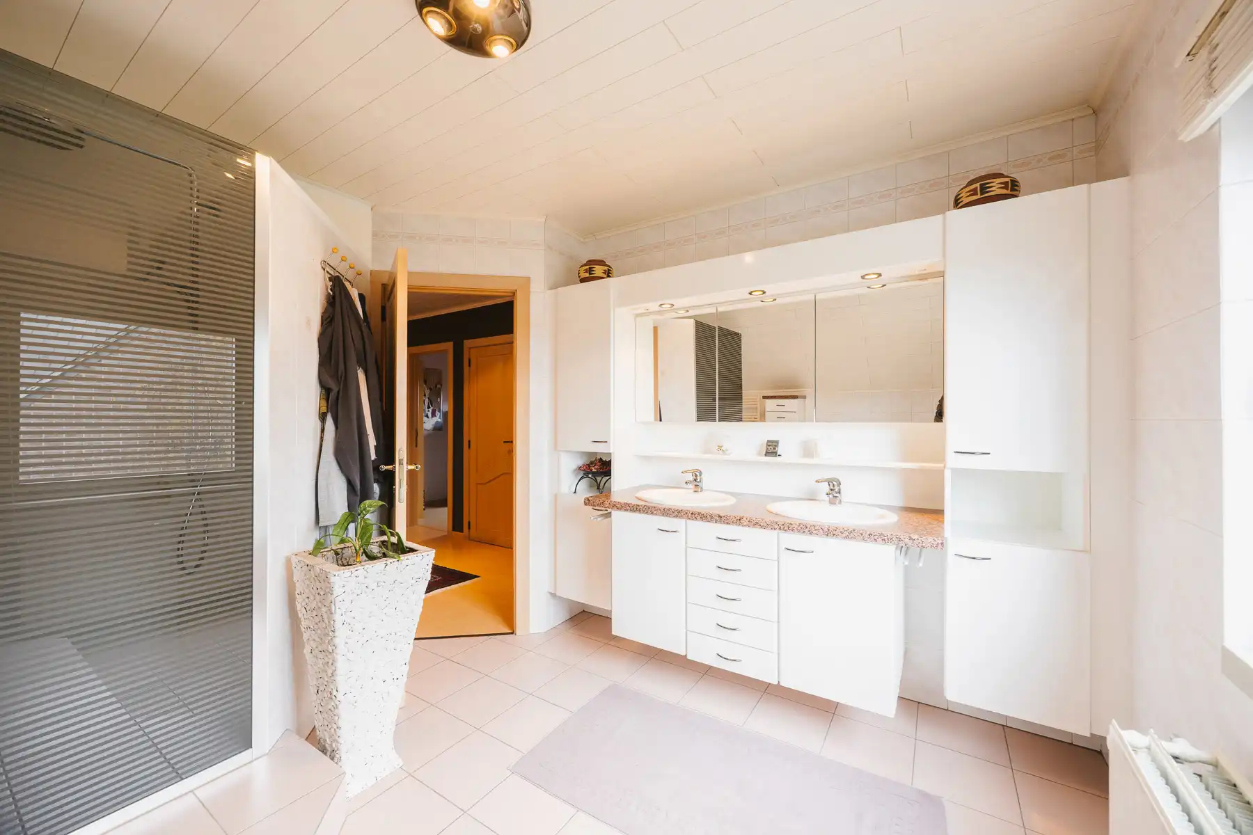 Ruime, instapklare woning met mooie tuin in groene omgeving foto 21