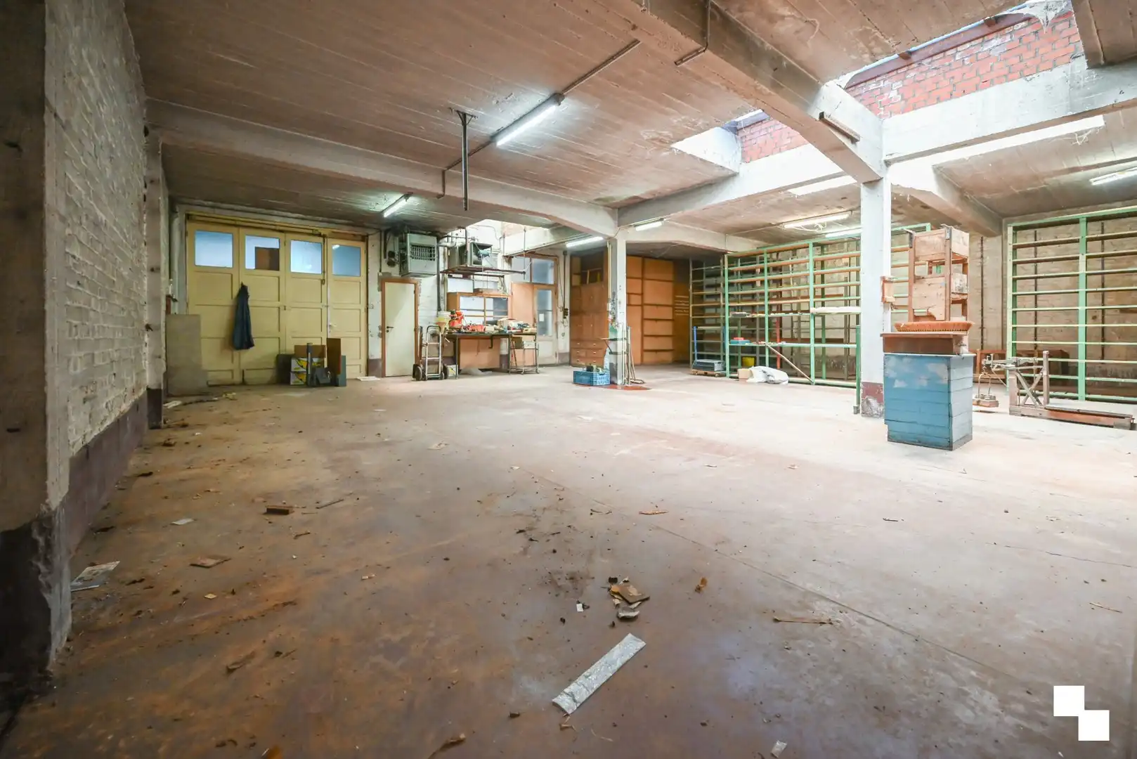 Kantoorruimte met opslagruimte en kelder op toplocatie te Kortrijk foto 18